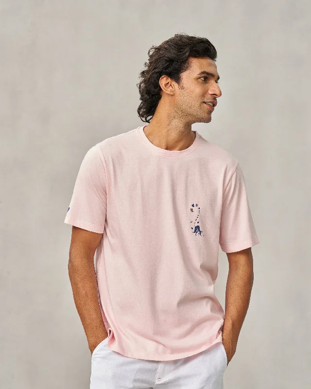 Lurking Lemur T-shirt - Light Pink