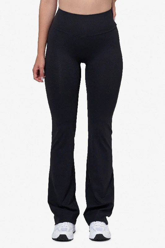 Signature Flared Leggings